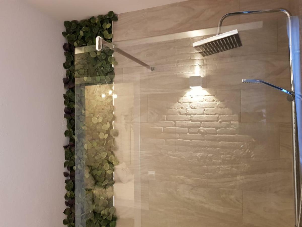 Florista Bonito Alojamiento Bien Comunicado Hotel บาเลนเซีย ภายนอก รูปภาพ