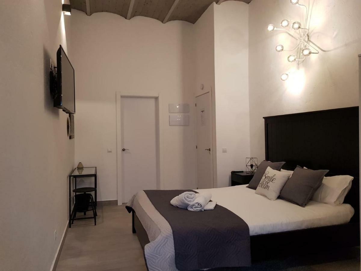 Florista Bonito Alojamiento Bien Comunicado Hotel บาเลนเซีย ภายนอก รูปภาพ
