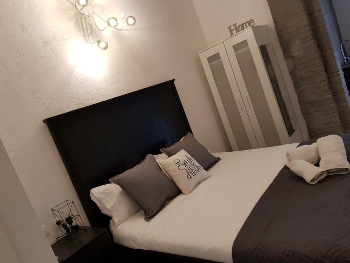 Florista Bonito Alojamiento Bien Comunicado Hotel บาเลนเซีย ภายนอก รูปภาพ