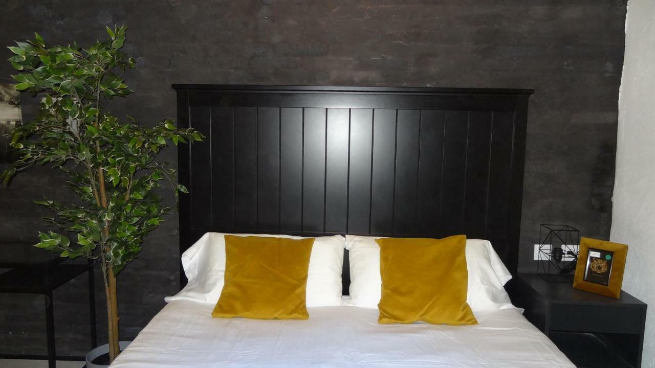 Florista Bonito Alojamiento Bien Comunicado Hotel บาเลนเซีย ภายนอก รูปภาพ
