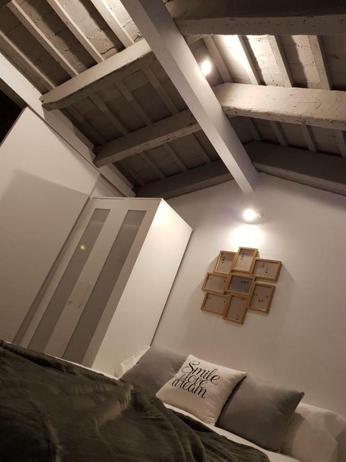 Florista Bonito Alojamiento Bien Comunicado Hotel บาเลนเซีย ภายนอก รูปภาพ