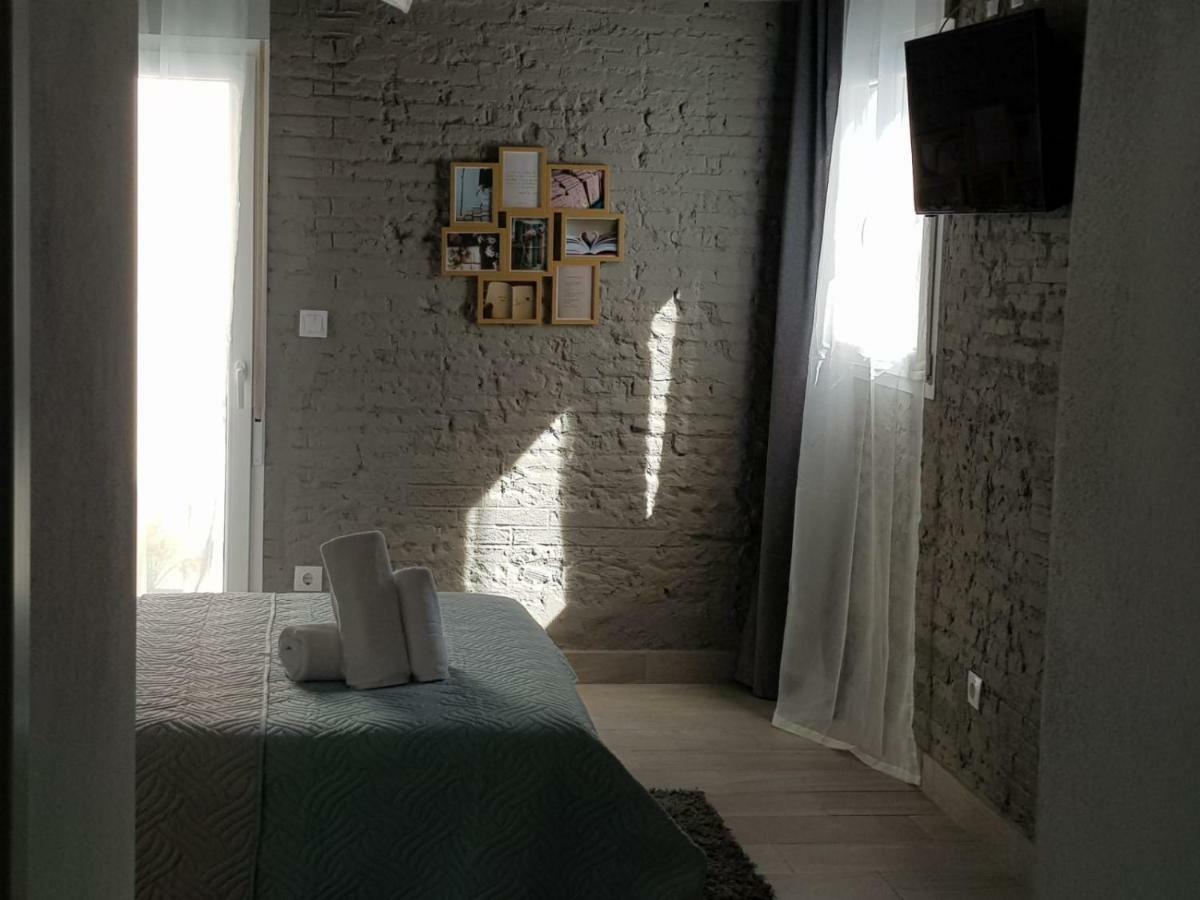 Florista Bonito Alojamiento Bien Comunicado Hotel บาเลนเซีย ภายนอก รูปภาพ